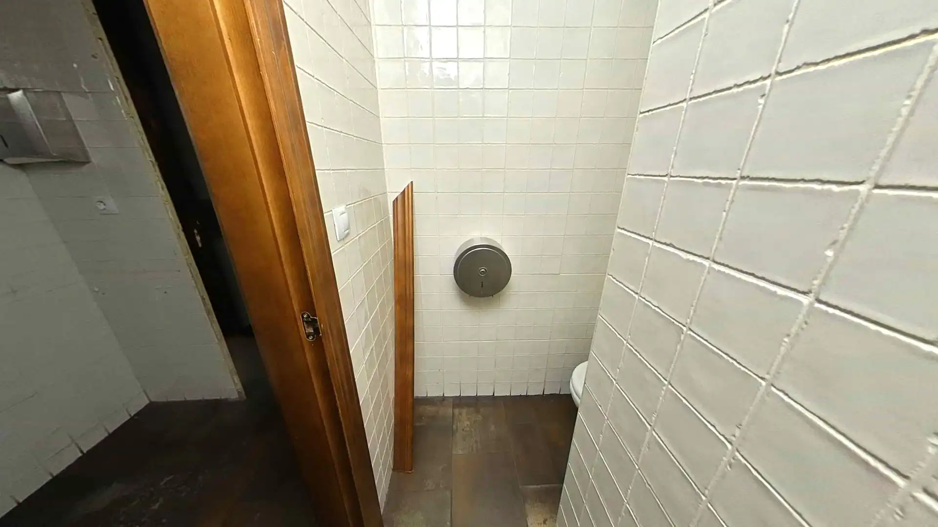 Baño de Local en venta en Pradoluengo