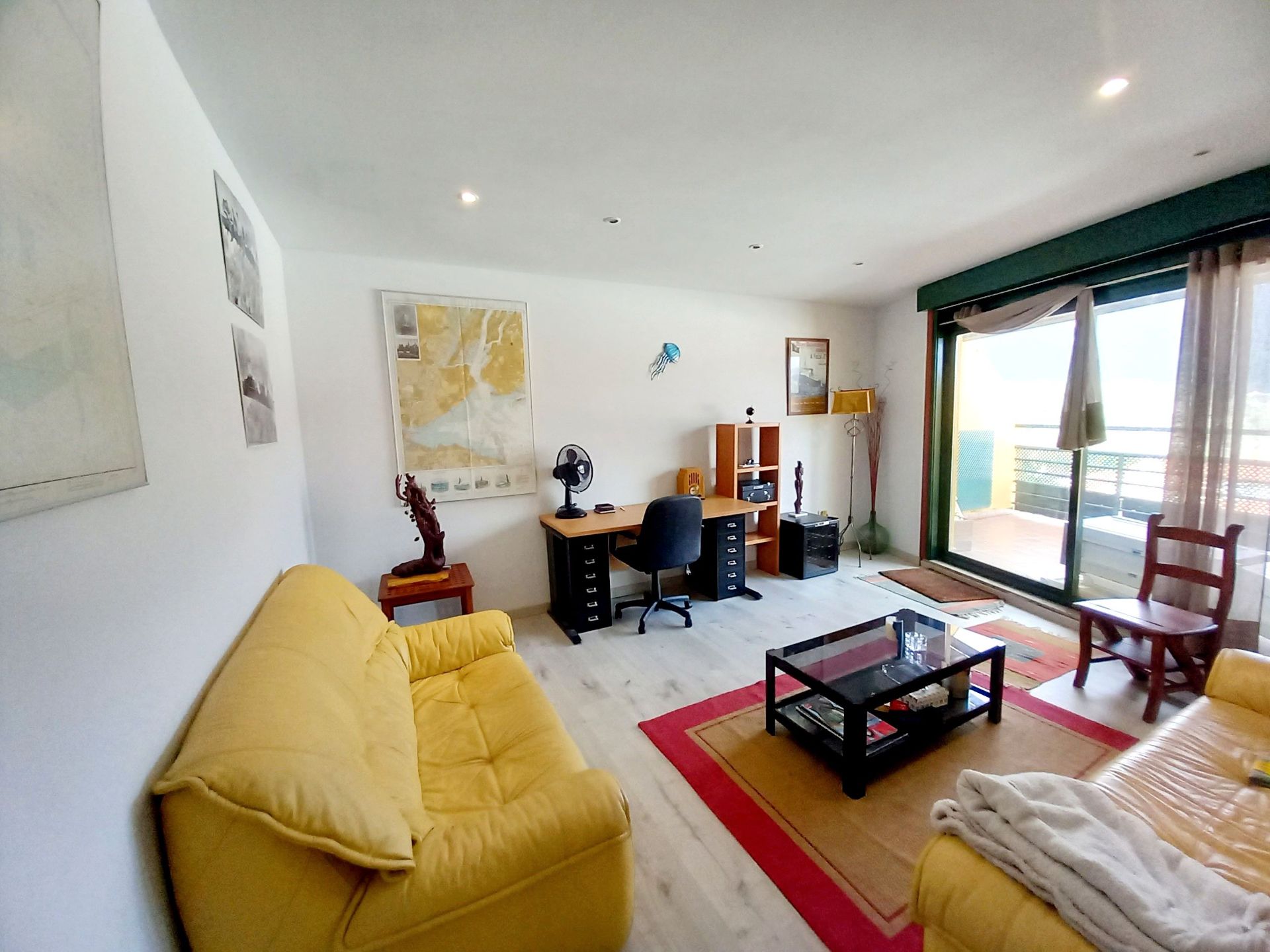 Sala d'estar de Àtic en venda en A Pobra do Caramiñal amb Calefacció, Terrassa i Moblat