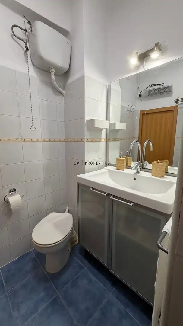 Bathroom of Flat for rent in Valencia  with Air Conditioner, Heating and Furnished