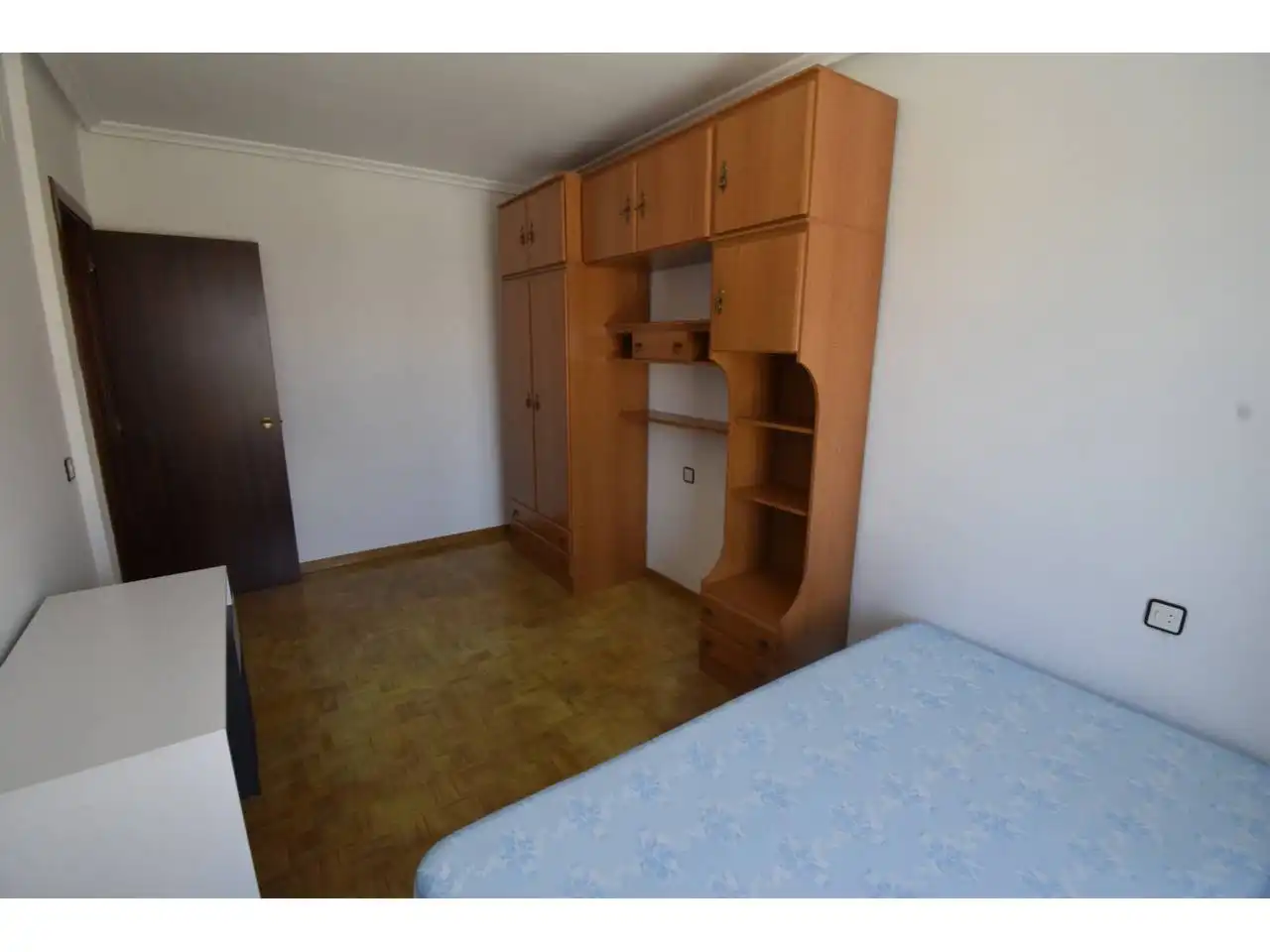 Schlafzimmer von Wohnung zur Miete in León Capital  mit Heizung, Parkett und Terrasse