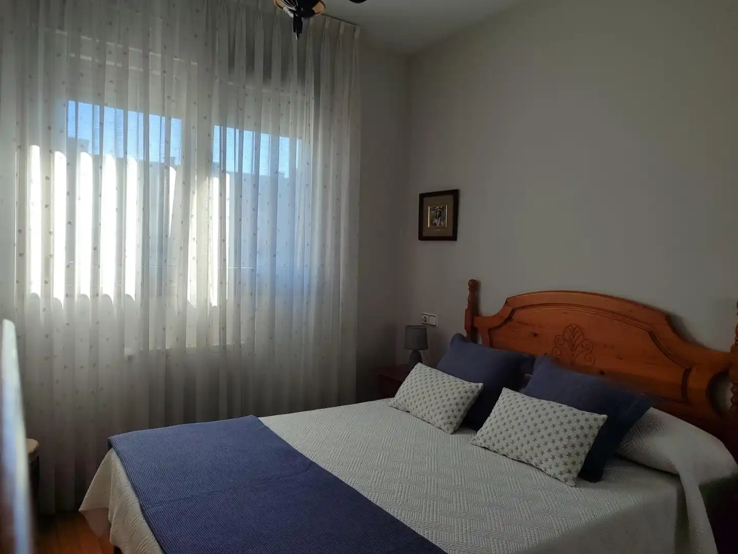 Habitación de Piso de alquiler en Oviedo  con Calefacción y Amueblado