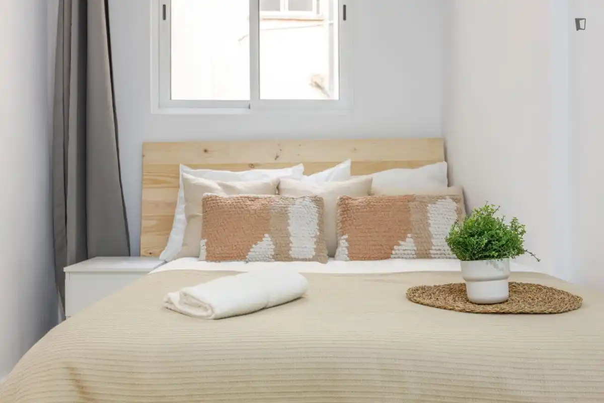 Dormitori de Apartament per a compartir en Valencia amb Moblat, Forn i Rentadora