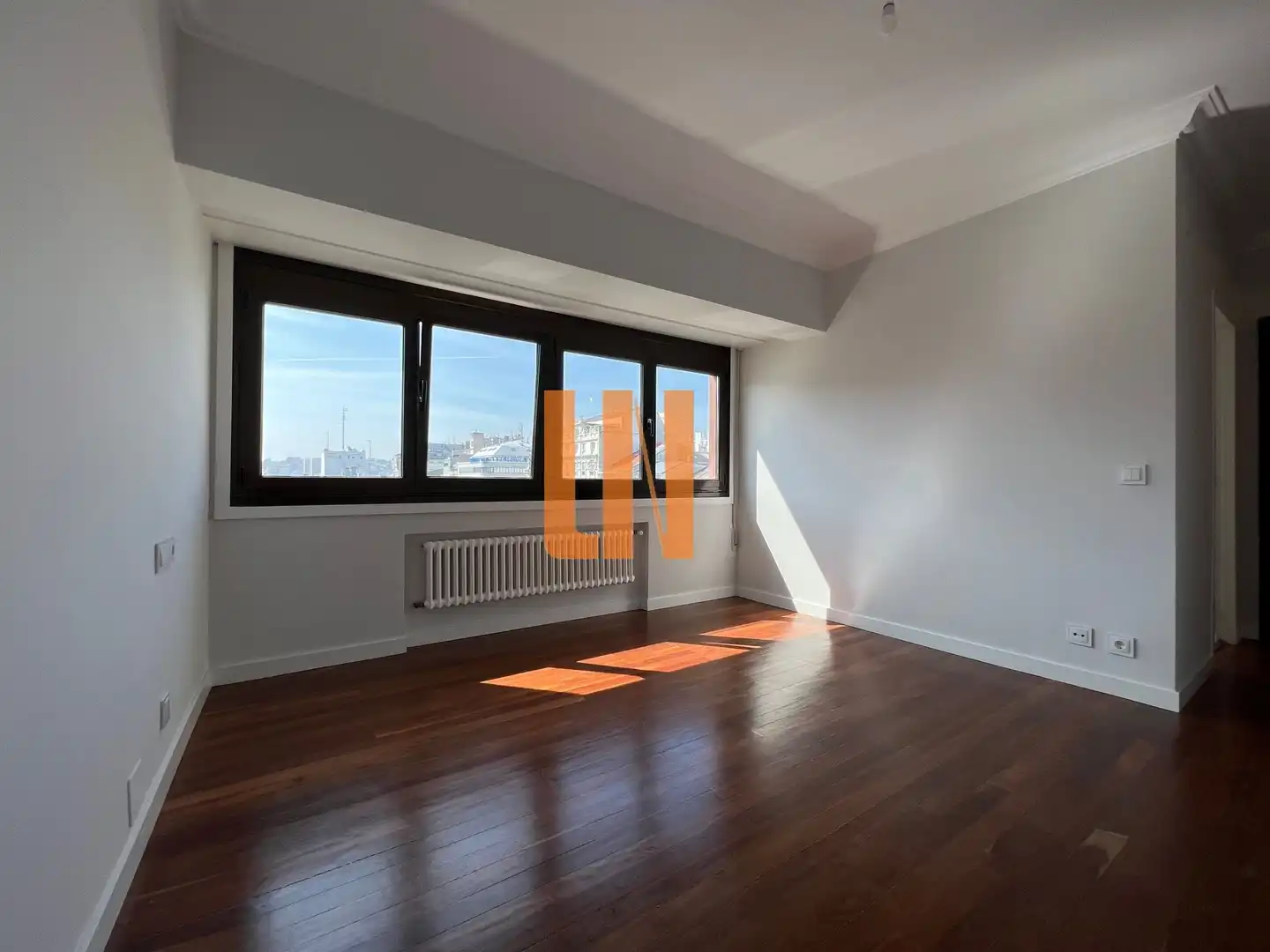 Wohnzimmer von Wohnung zur Miete in A Coruña Capital  mit Heizung, Parkett und Ofen