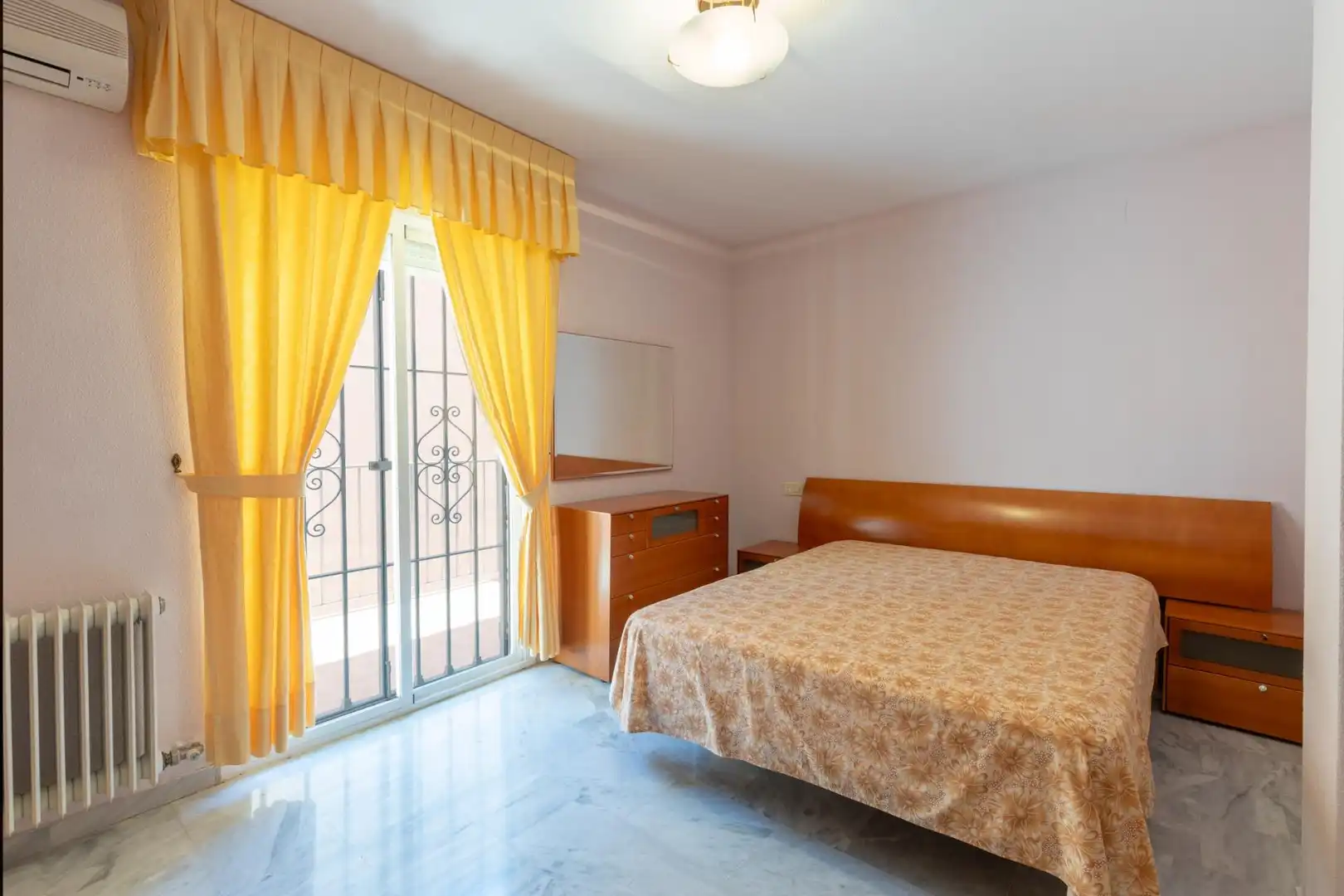 Habitación de Casa o chalet en venta en Granada con Aire acondicionado, Calefacción y Terraza