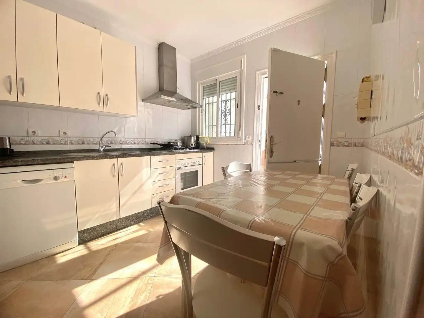 Cocina de Casa adosada en venta en Chipiona con Aire acondicionado, Jardín privado y Terraza