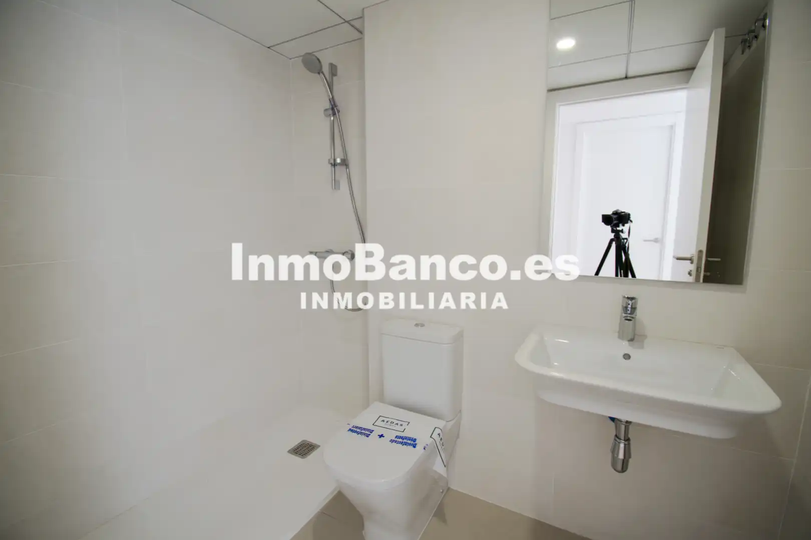 Flat for rent in Valencia  with Air Conditioner, Heating and Storage room