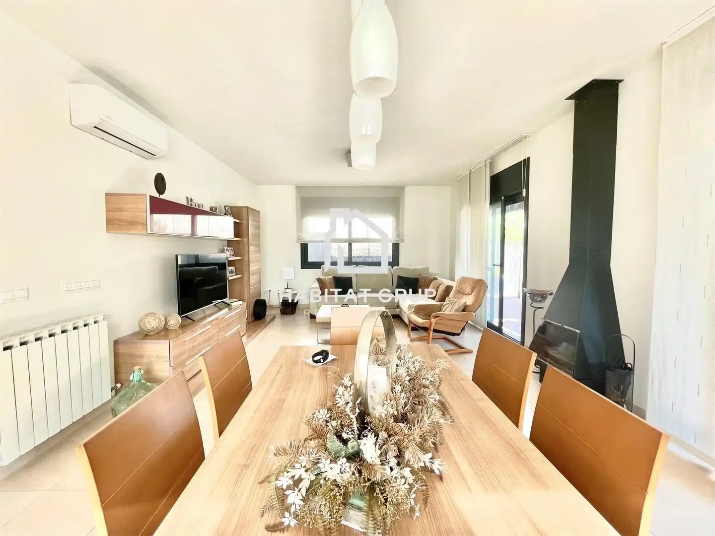 Sala de estar de Casa o chalet en venta en Medinyà con Aire acondicionado, Calefacción y Jardín privado