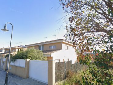 Doppelhaushälfte mit Pool zum Verkauf in C/ Montserrat Roig
