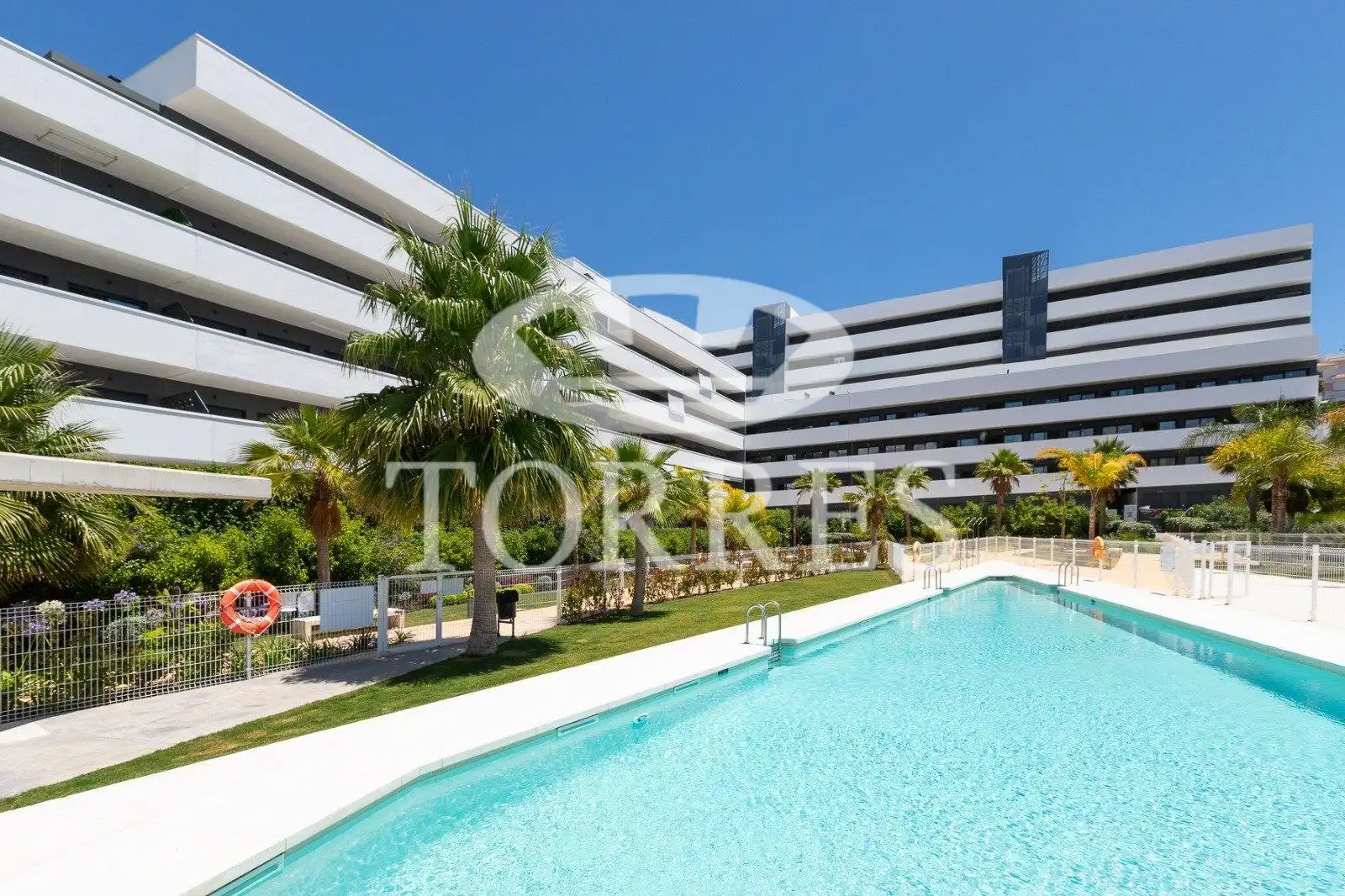 Vista exterior de Apartamento de alquiler en Estepona con Aire acondicionado, Terraza y Amueblado