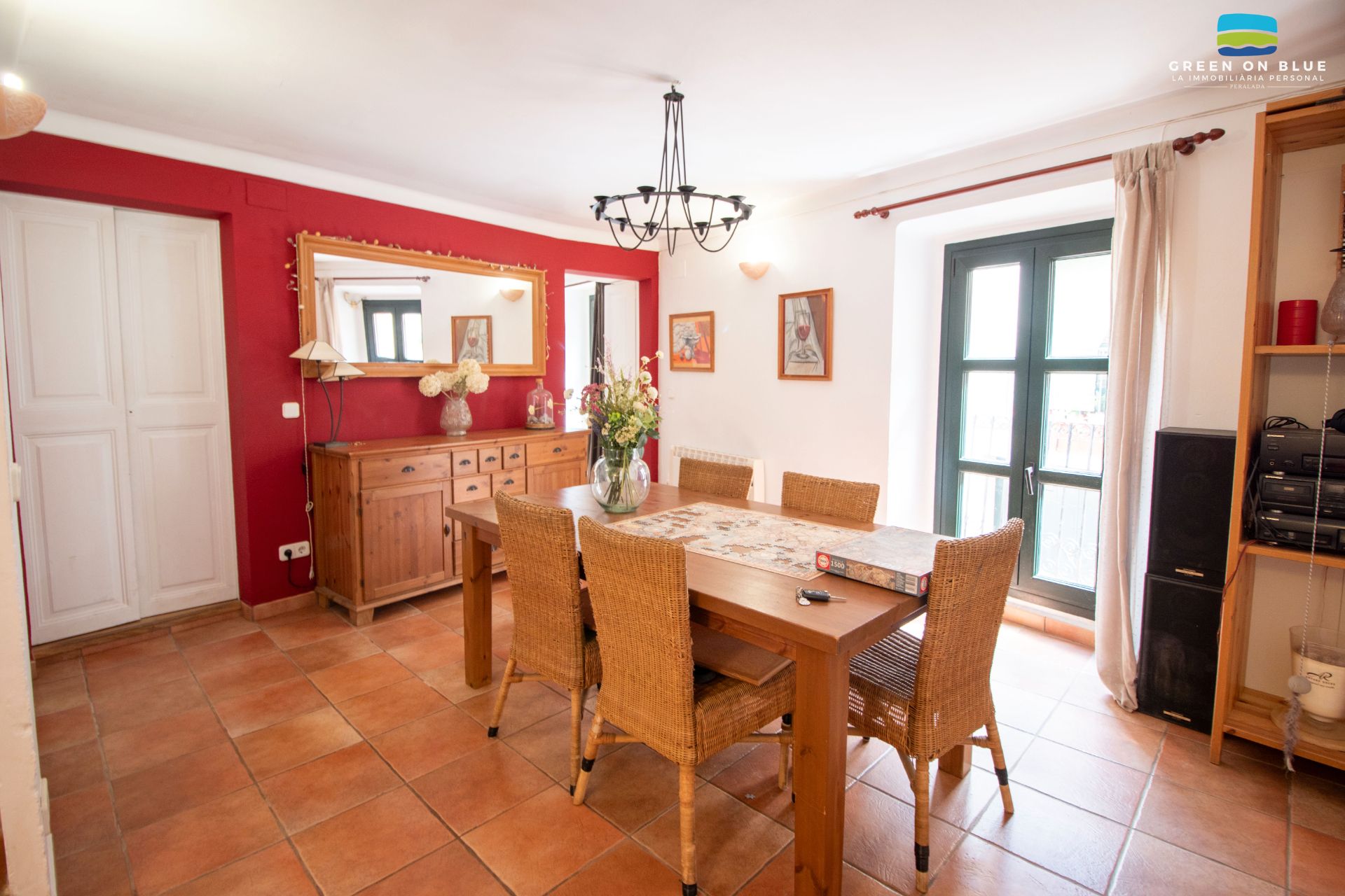 Menjador de Casa o xalet en venda en Peralada amb Calefacció, Parquet i Terrassa