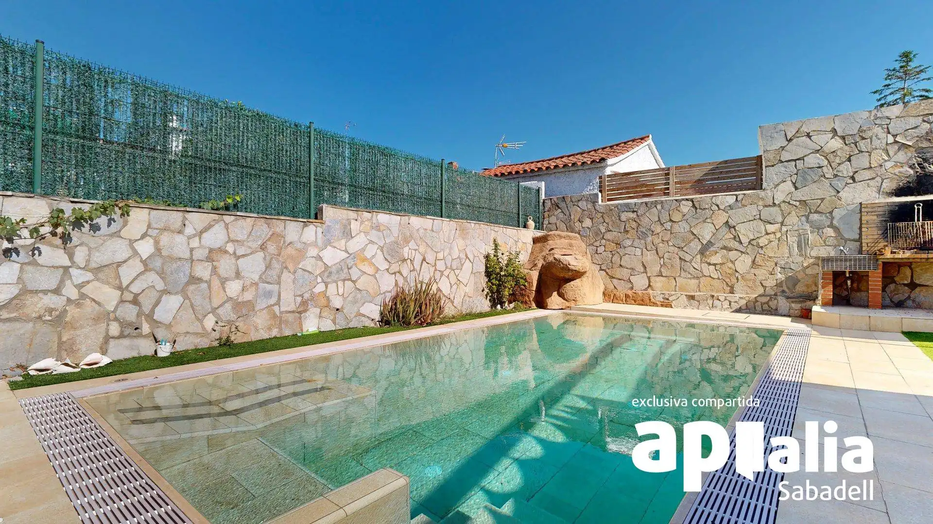 Schwimmbecken von Haus oder Chalet zum Verkauf in Barberà del Vallès mit Heizung, Privatgarten und Parkett