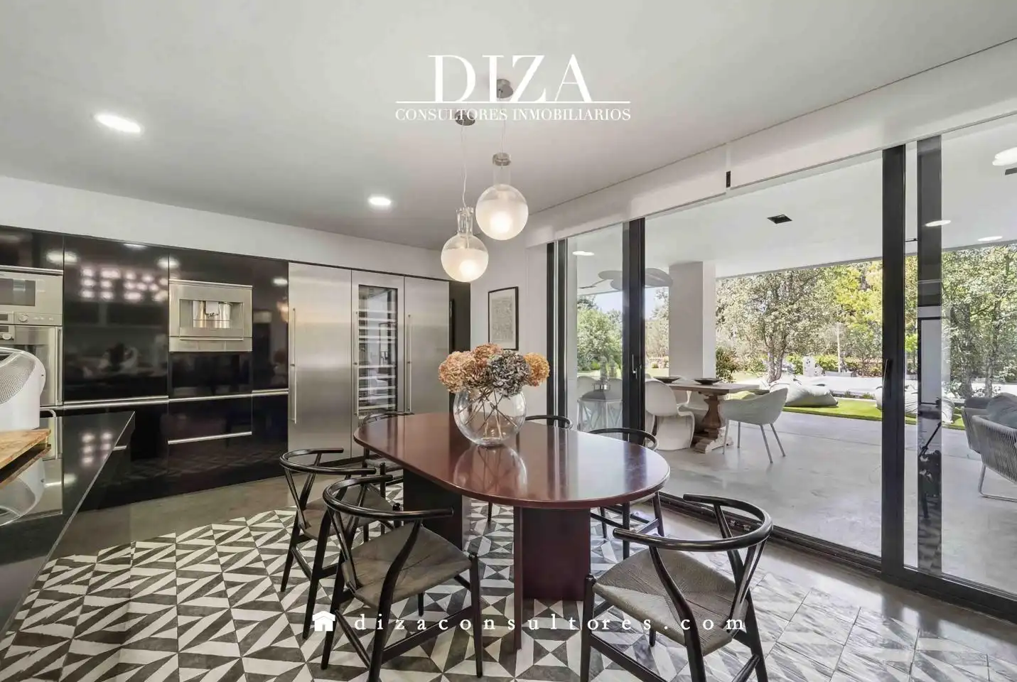 Comedor de Casa o chalet en venta en Boadilla del Monte con Aire acondicionado, Calefacción y Jardín privado
