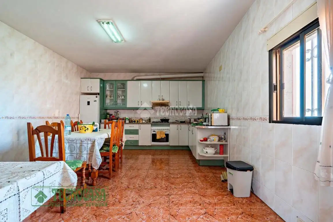 Cuina de Casa adosada en venda en El Ejido amb Aire condicionat, Jardí privat i Moblat