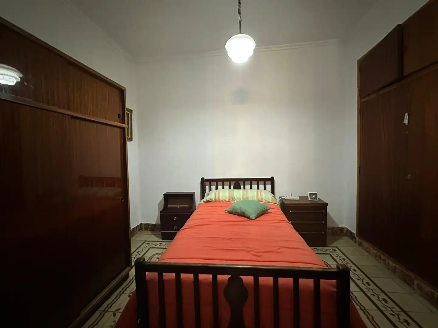 Habitación de Casa adosada en venta en Burjassot