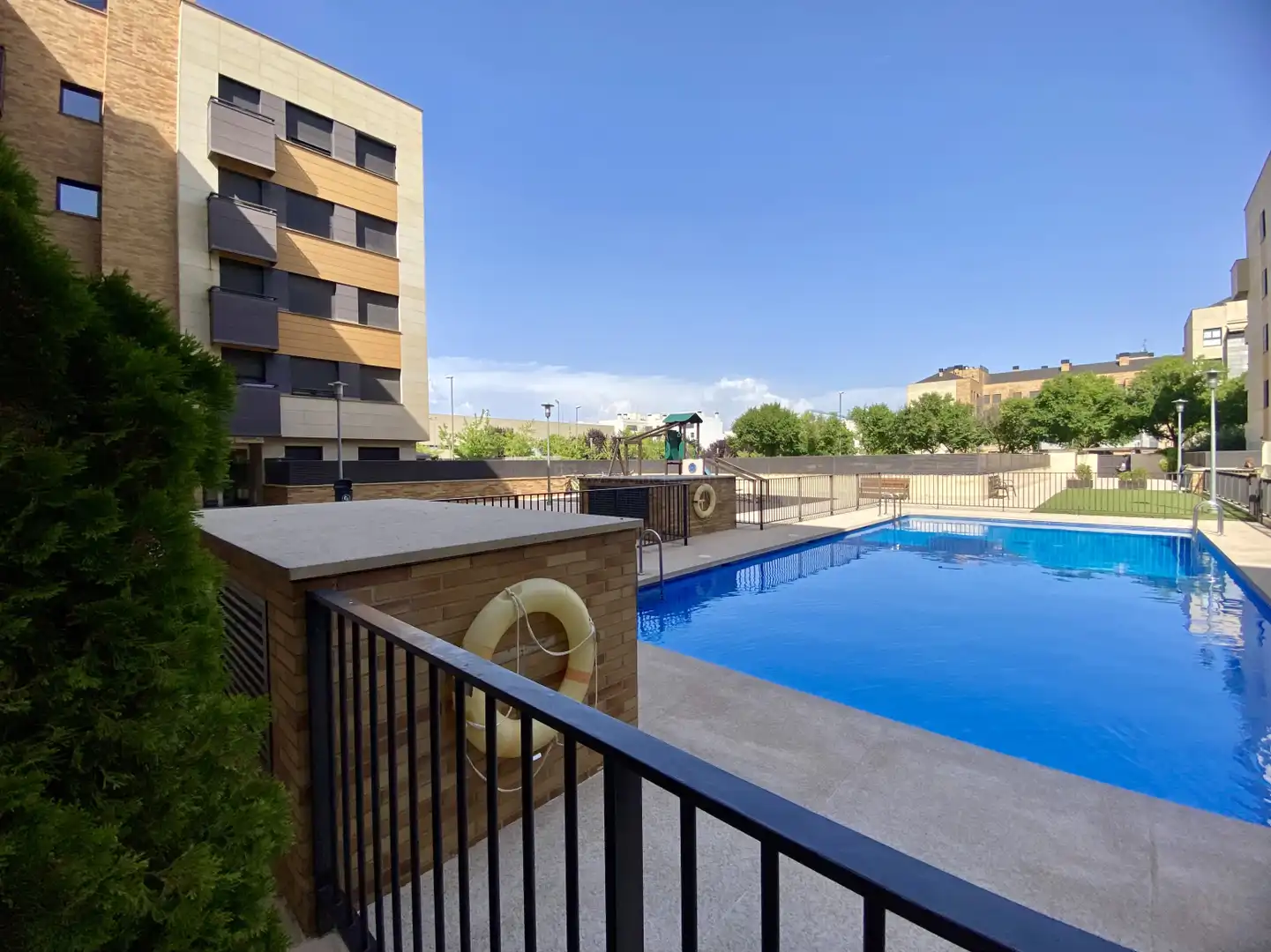 Swimming pool of Flat for rent in  Logroño  with Air Conditioner, Heating and Private garden