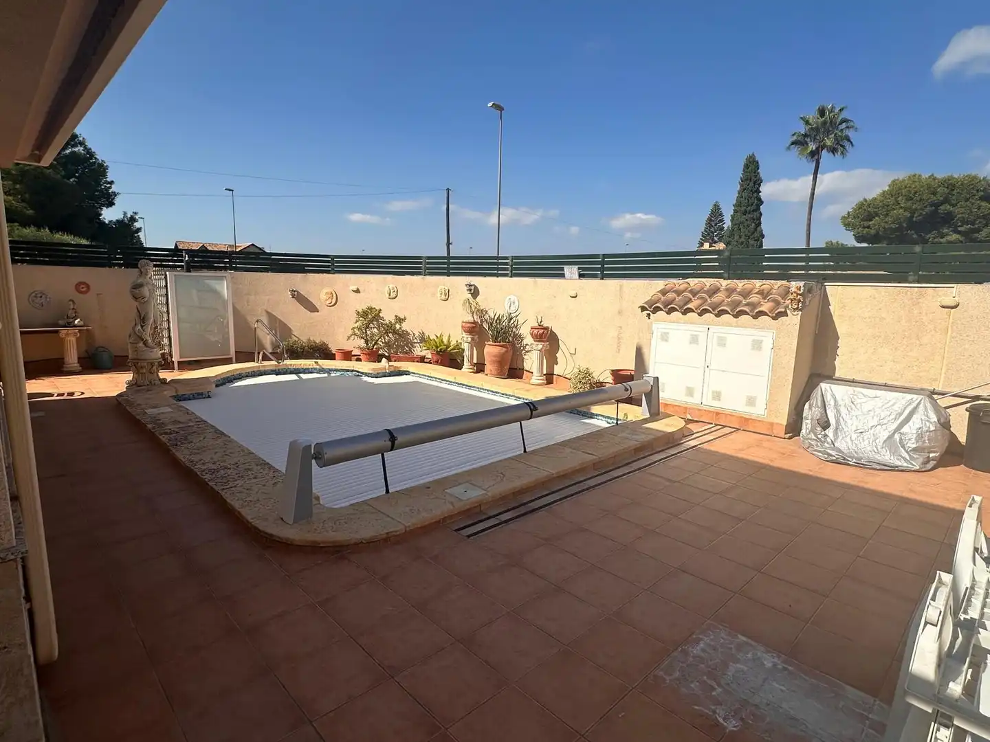Piscina de Casa adosada en venda en Daya Nueva amb Aire condicionat, Calefacció i Jardí privat