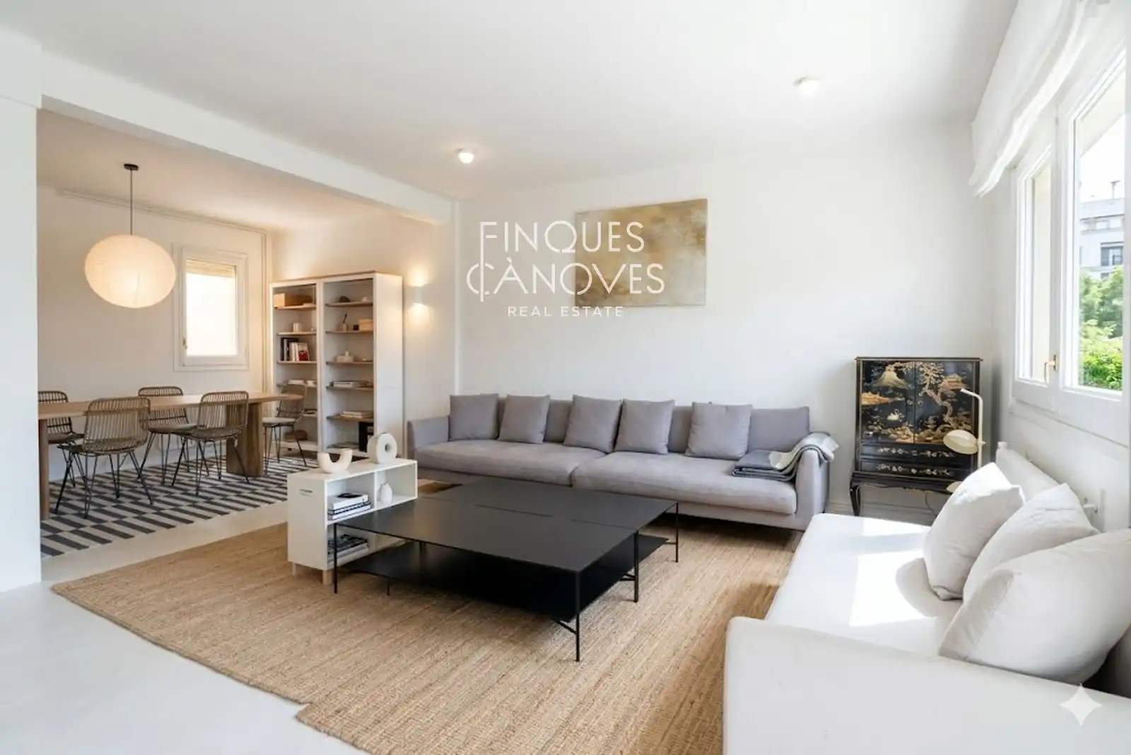 Living room of Flat for sale in Girona  with Air Conditioner, Heating and Terrace