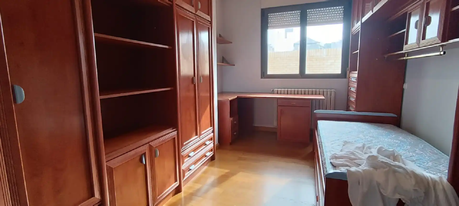 Habitación de Apartamento de alquiler en Palencia con Calefacción, Terraza y Amueblado