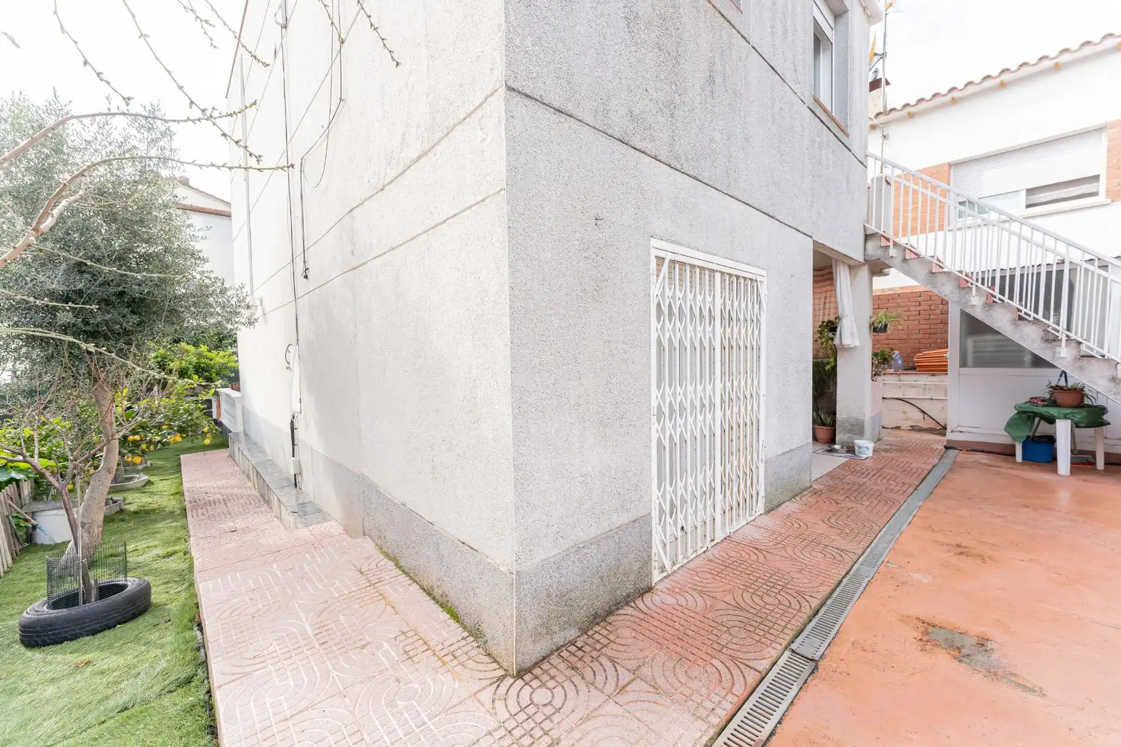 Vista exterior de Casa o xalet en venda en Viladecans amb Aire condicionat, Calefacció i Jardí privat