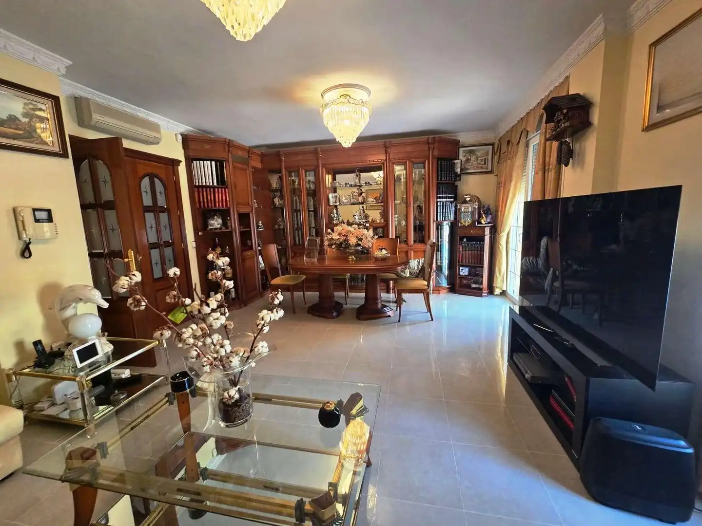 Sala d'estar de Casa o xalet en venda en Bormujos amb Aire condicionat i Piscina