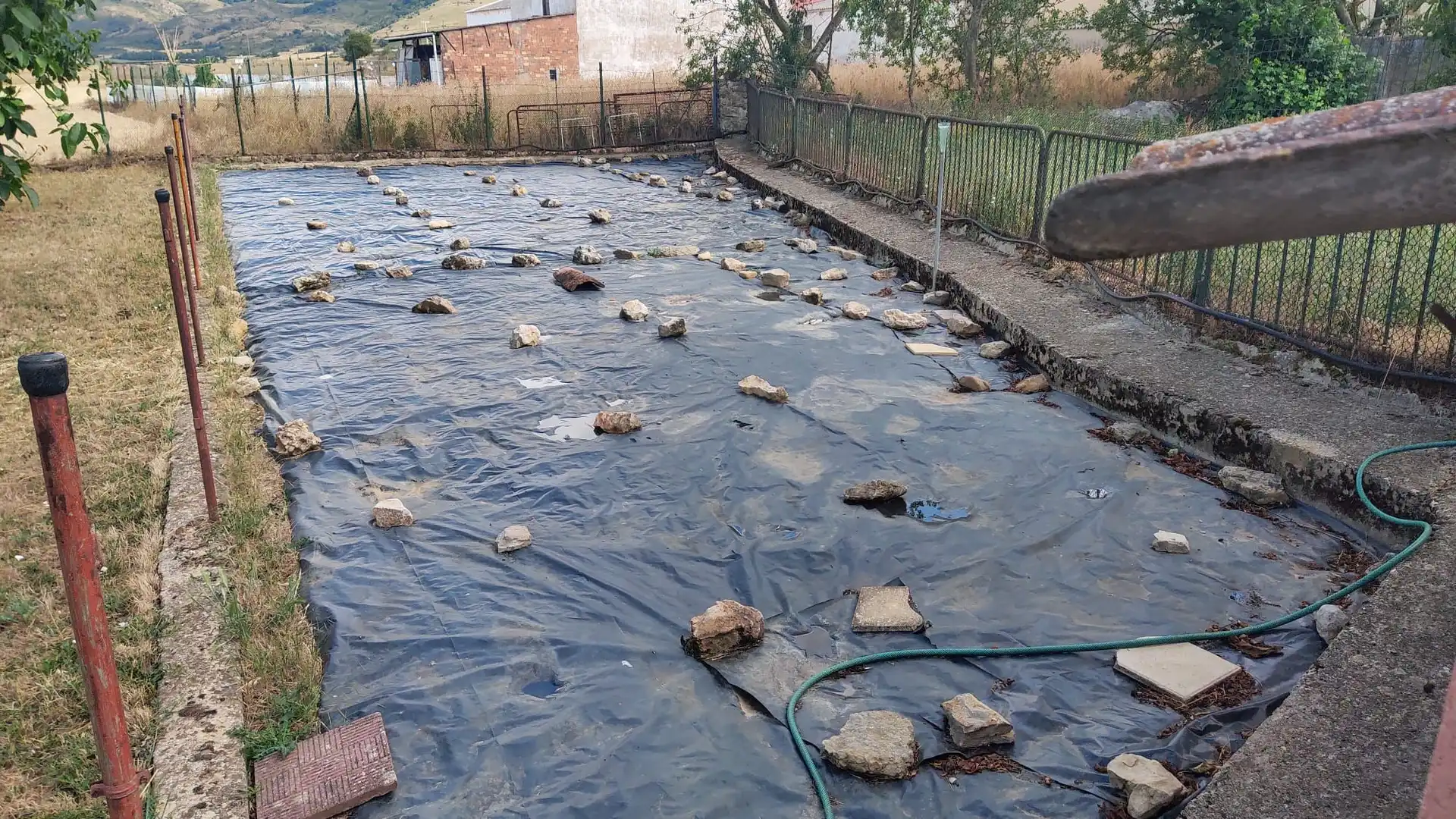 Piscina de Casa o xalet en venda en Oña amb Jardí privat, Terrassa i Traster
