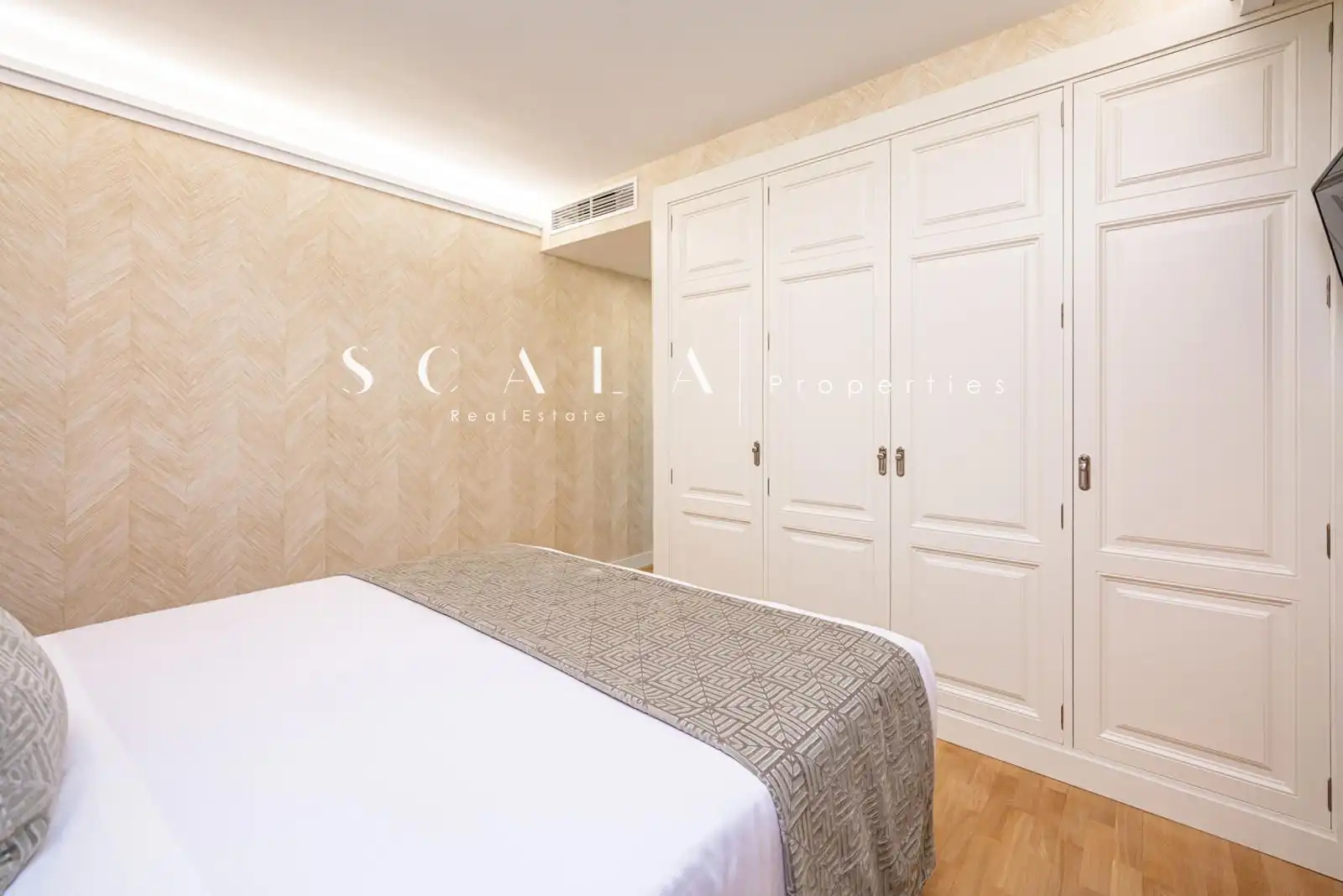 Schlafzimmer von Maisonette zur Miete in Madrid mit Klimaanlage, Heizung und Terrasse