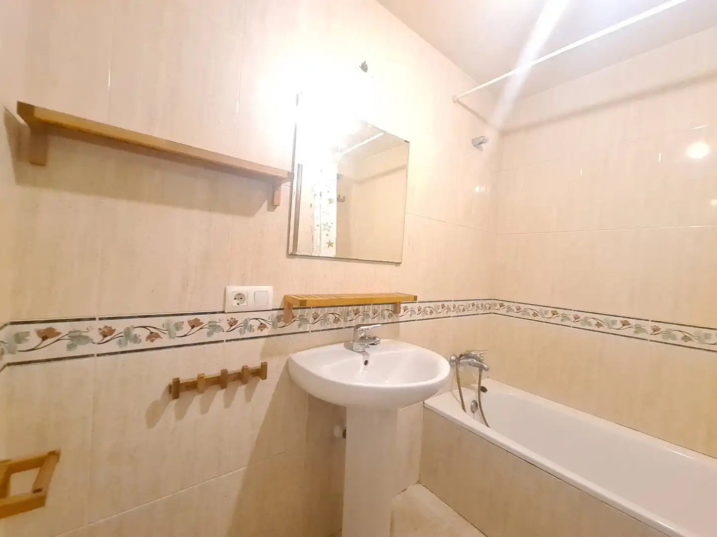 Bathroom of Apartments for sale in Dos Hermanas