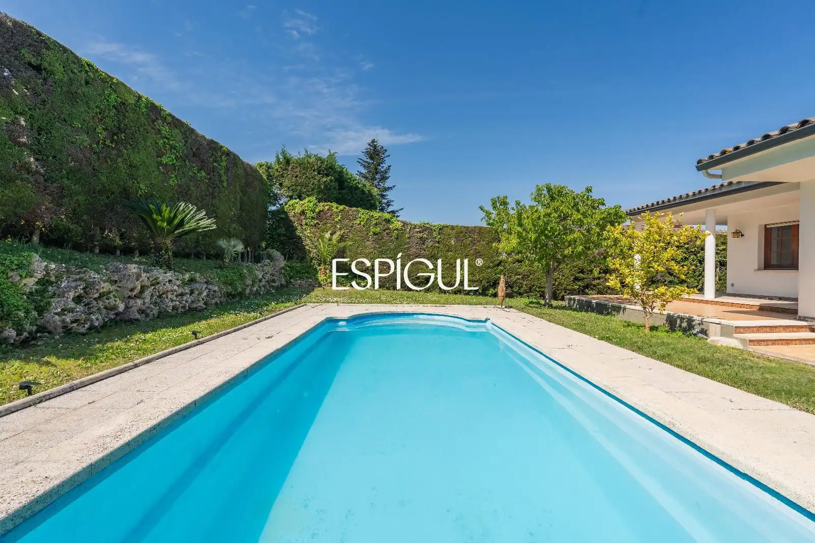 Piscina de Casa o xalet en venda en Girona amb Aire condicionat, Calefacció i Traster