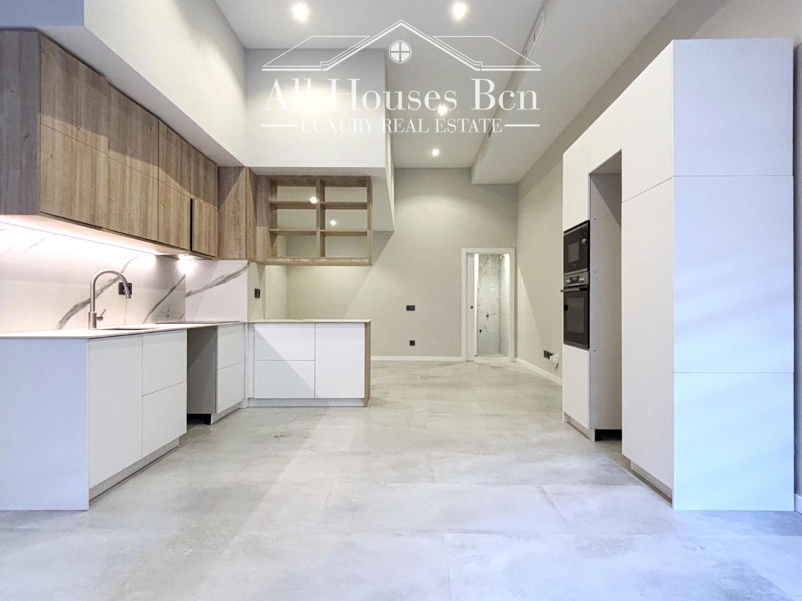 Kitchen of Office for sale in  Barcelona Capital  with Air Conditioner and Heating