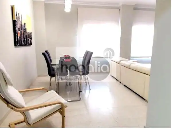 Sala d'estar de Pis de lloguer en Sevilla amb Aire condicionat i Moblat