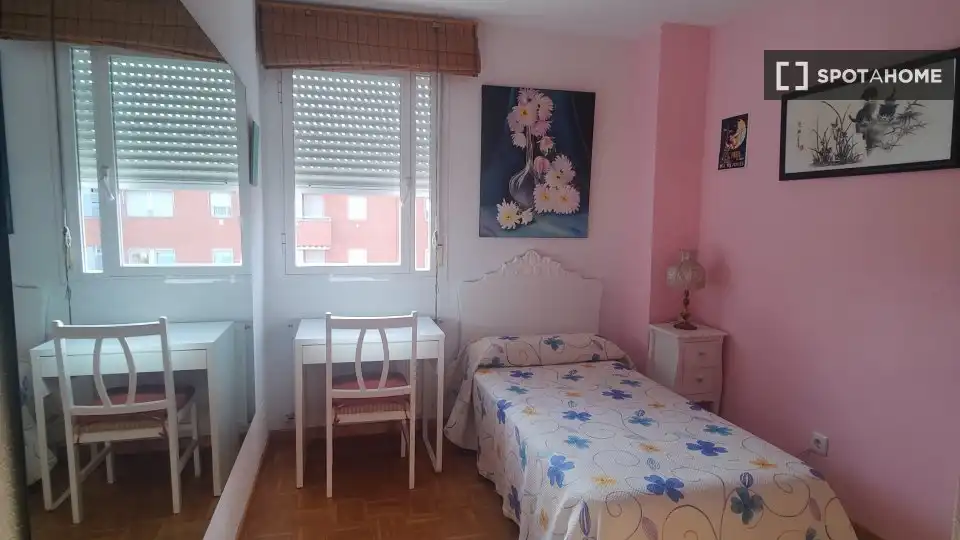 Bedroom of Flat for share in Madrid  with Air Conditioner, Heating and Terrace