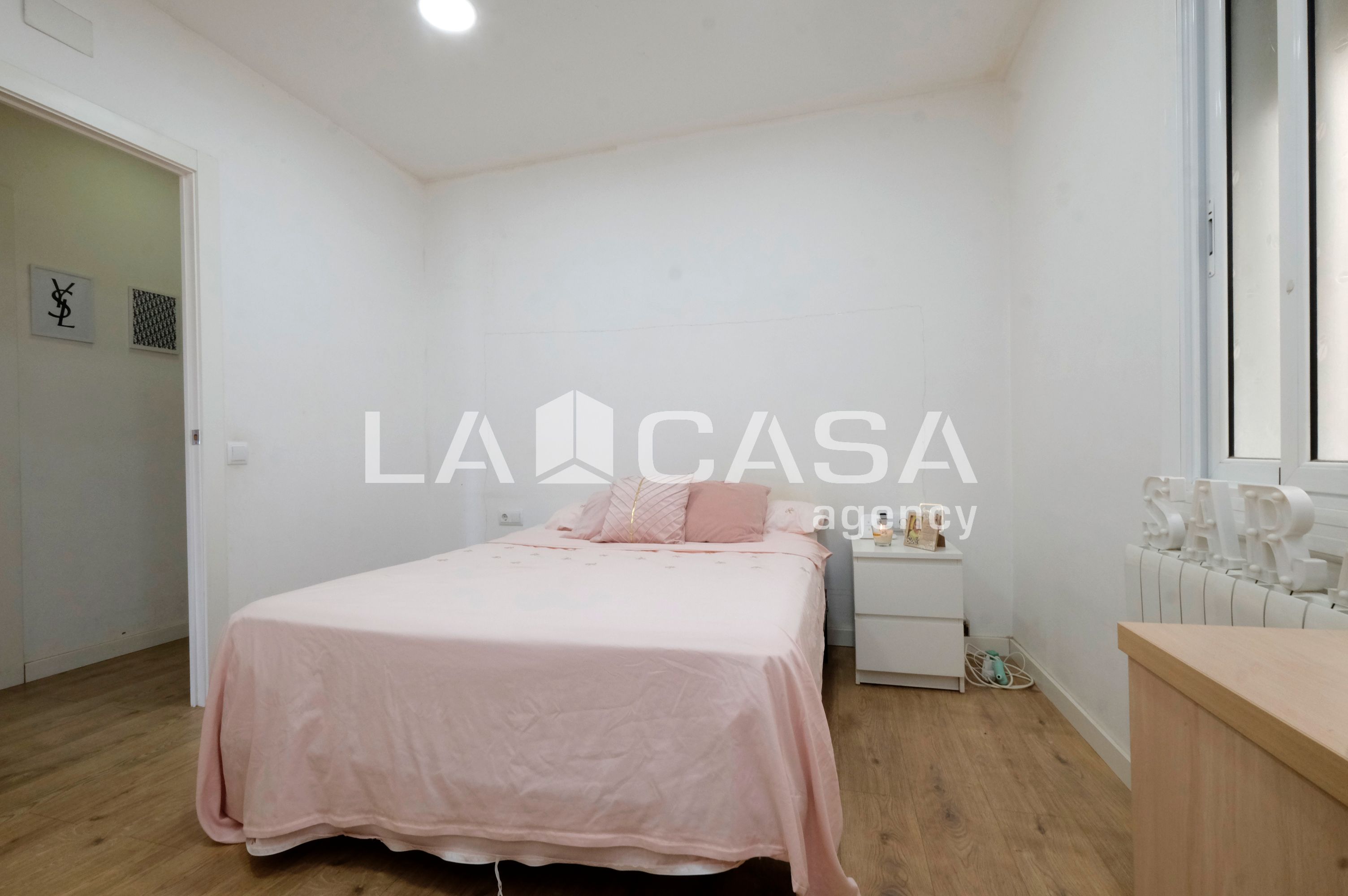 Flat for sale in  Barcelona Capital  with Balcony