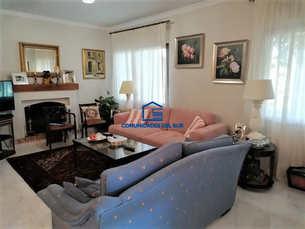 Living room of Houses for rent in El Puerto de Santa María  with Air Conditioner, Private garden and Swimming Pool