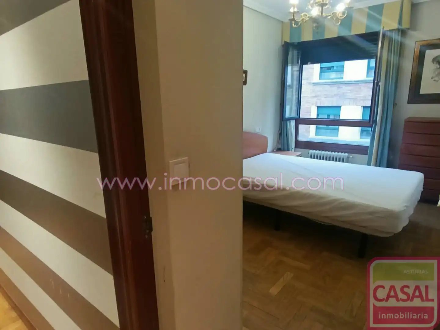 Schlafzimmer von Wohnung zur Miete in Oviedo  mit Heizung und Möbliert