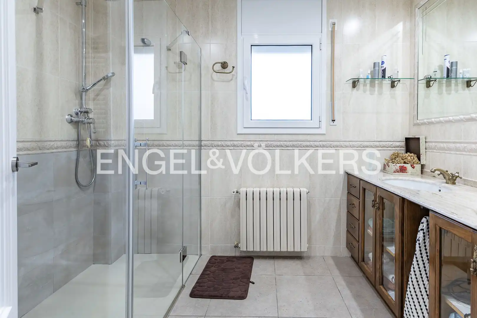Bathroom of Houses for sale in Sant Fost de Campsentelles  with Air Conditioner, Heating and Private garden