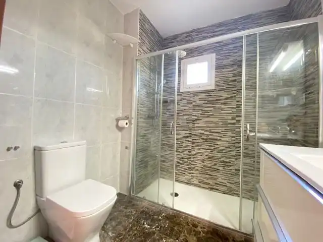 Baño de Casa o chalet en venta en Vallirana con Calefacción, Jardín privado y Terraza