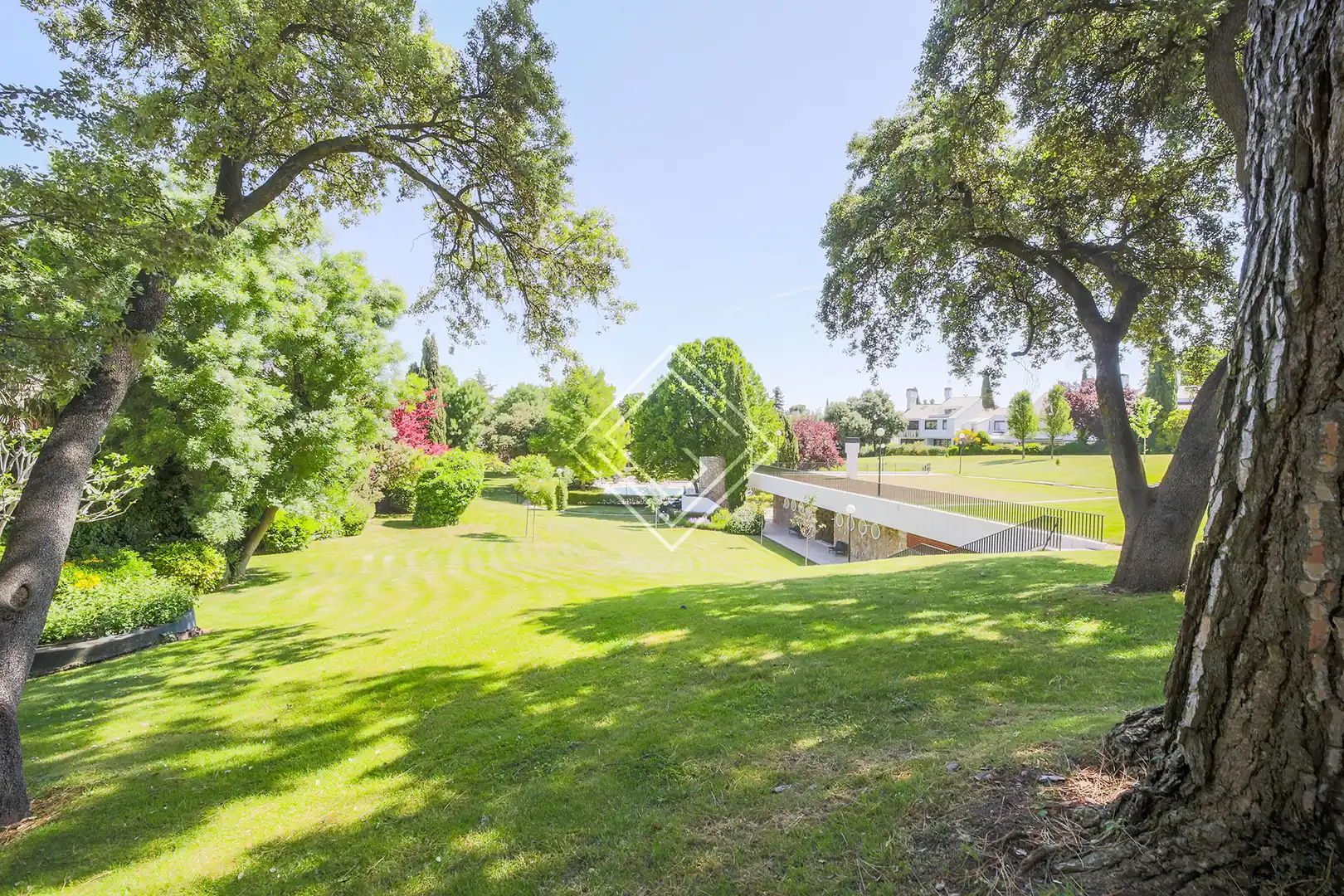 Garten von Einfamilien-Reihenhaus zum Verkauf in La Moraleja mit Klimaanlage, Heizung und Privatgarten