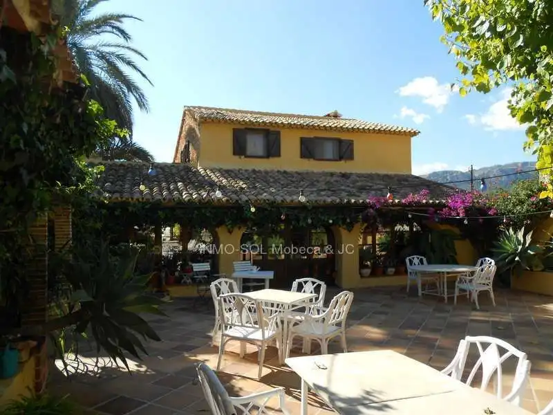 Country house zum Verkauf in Calpe / Calp mit Privatgarten, Terrasse und Abstellraum