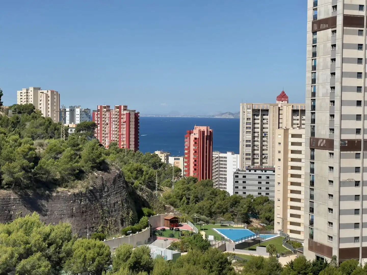 Vista exterior de Apartament en venda en Benidorm amb Aire condicionat, Jardí privat i Terrassa