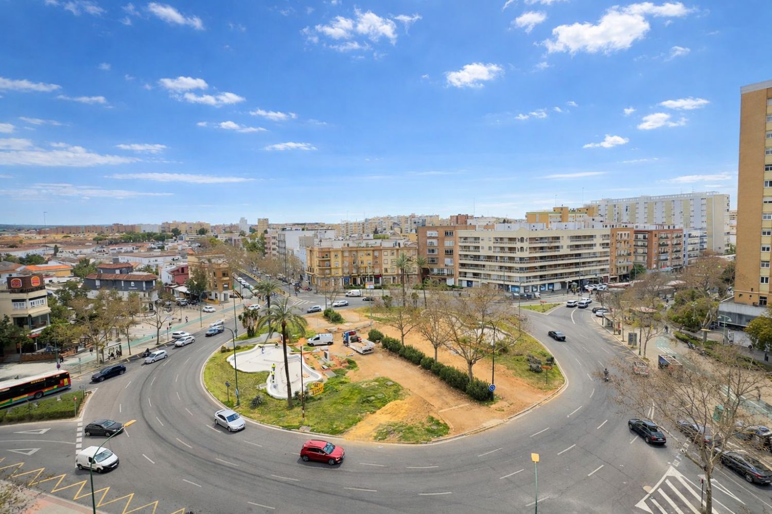 Vista exterior de Pis en venda en  Sevilla Capital amb Terrassa i Balcó