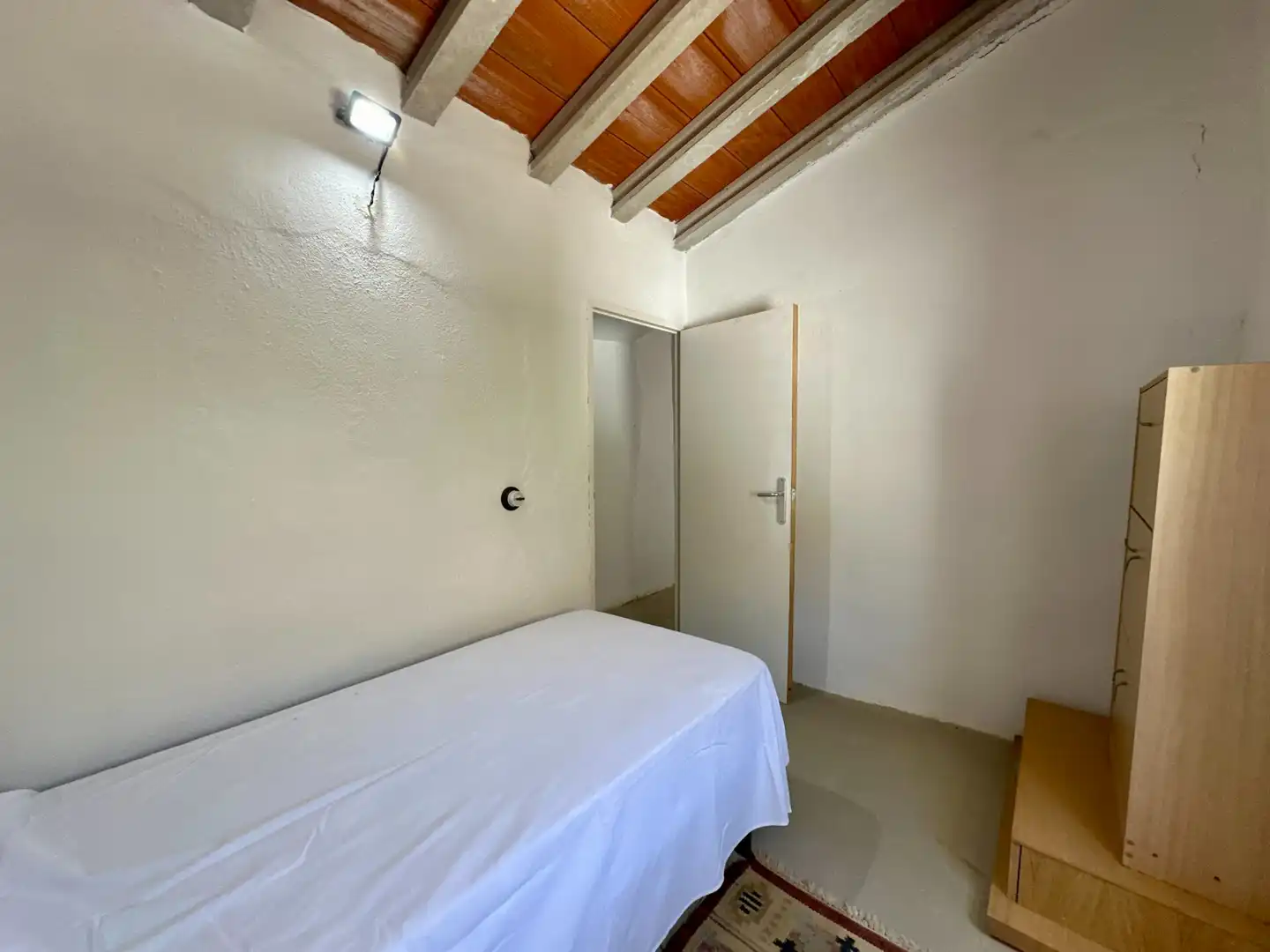 Dormitori de Finca rústica en venda en Sierro amb Aire condicionat, Calefacció i Jardí privat