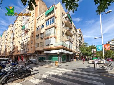 Pis amb balcó en venda a Calle Angel Barrios 2