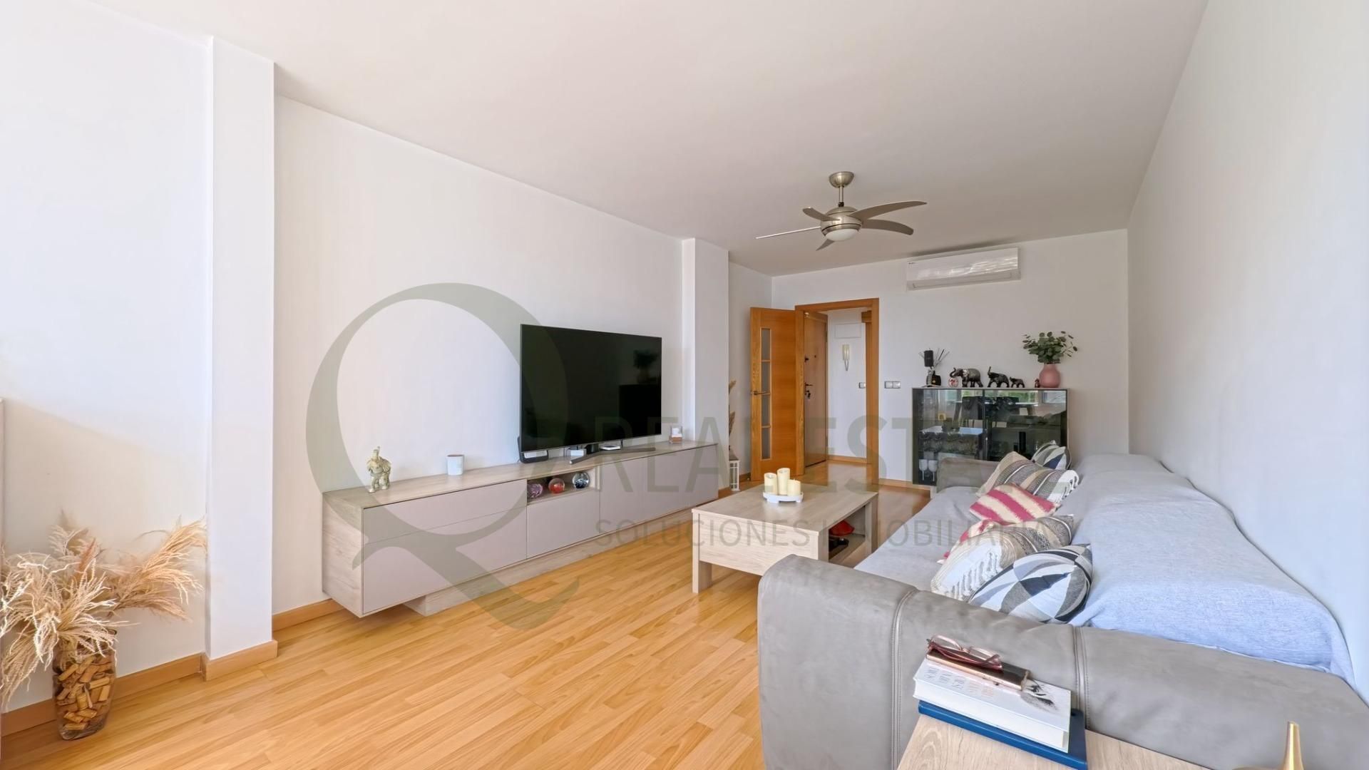 Sala d'estar de Pis en venda en Alicante / Alacant amb Aire condicionat, Jardí privat i Terrassa