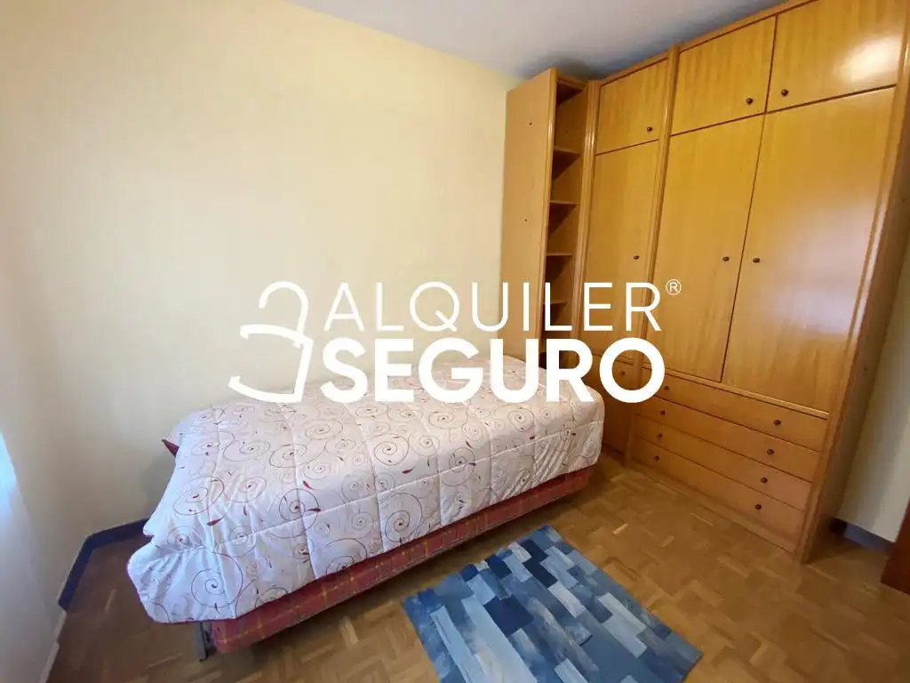 Bedroom of Flat for rent in Madrid  with Heating, Terrace and Furnished