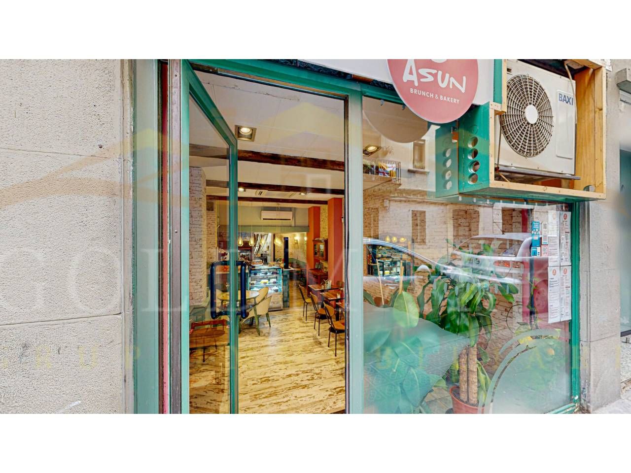 Premises to transfer in  Barcelona Capital  with Air Conditioner
