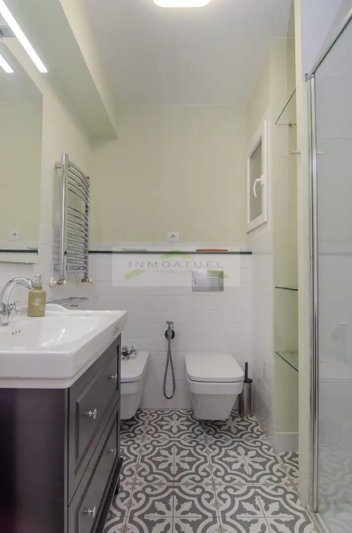 Badezimmer von Wohnung zum Verkauf in A Coruña Capital  mit Heizung, Ofen und Waschmaschine