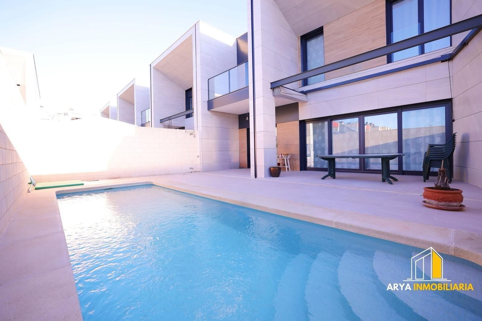 Swimming pool of Single-family semi-detached for sale in Torrejón de Ardoz  with Heating, Terrace and Swimming Pool