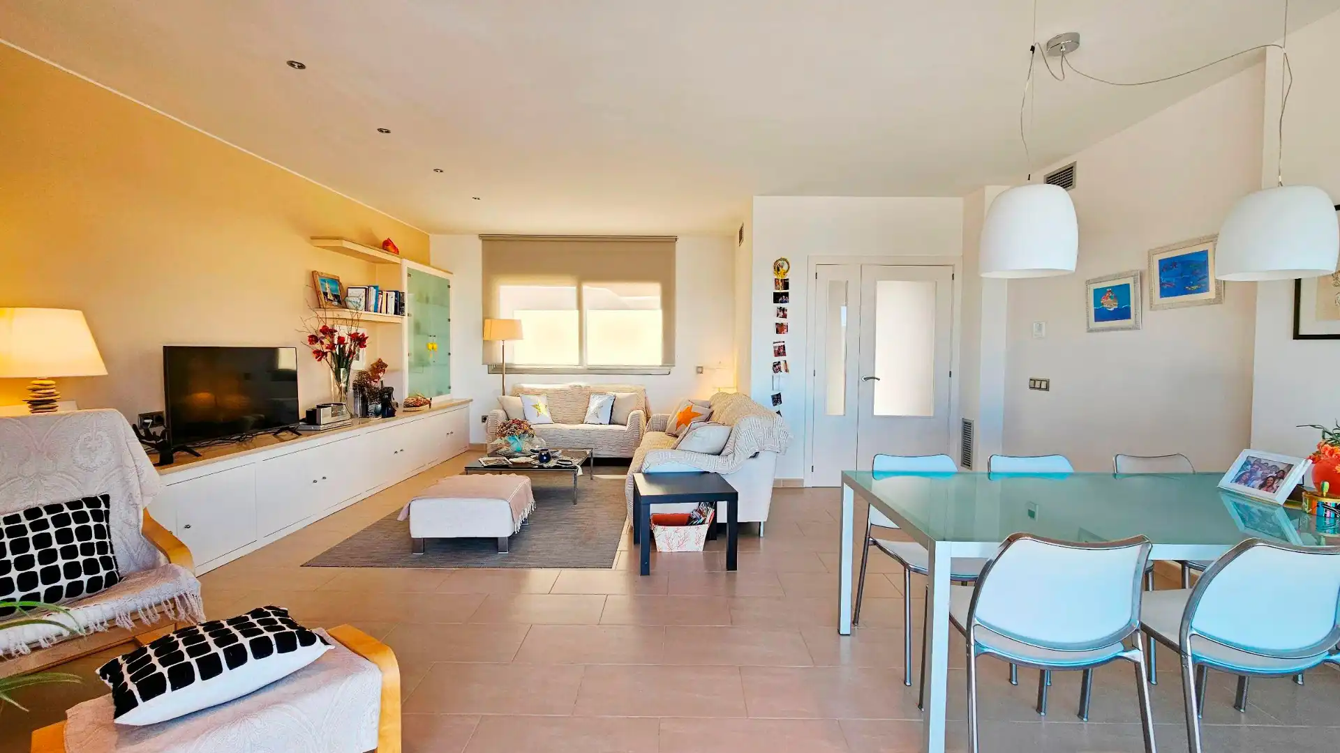 Sala de estar de Casa o chalet en venta en El Port de la Selva con Aire acondicionado, Calefacción y Jardín privado