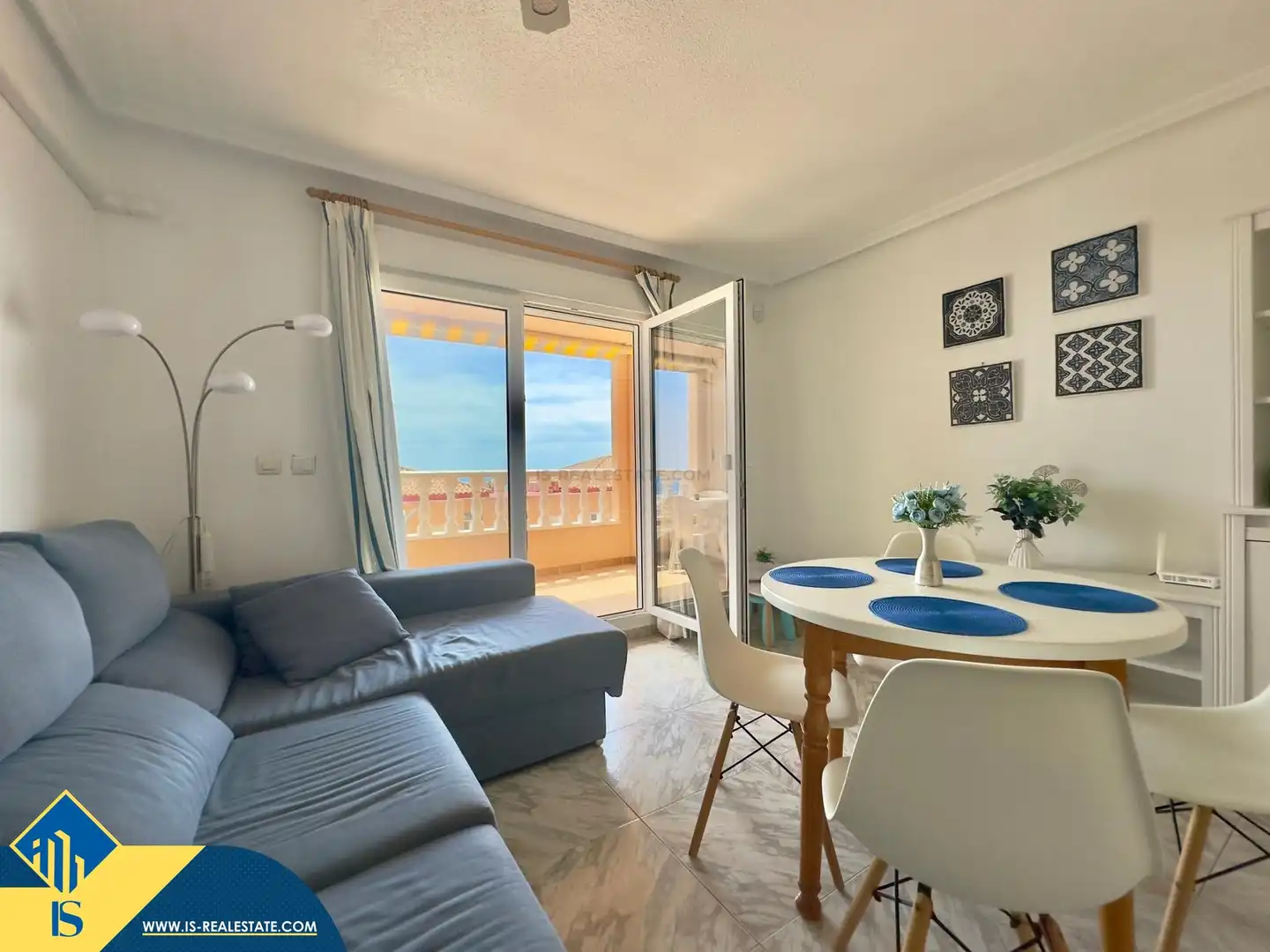 Living room of Flat for sale in Torrevieja  with Terrace, Furnished and Community pool