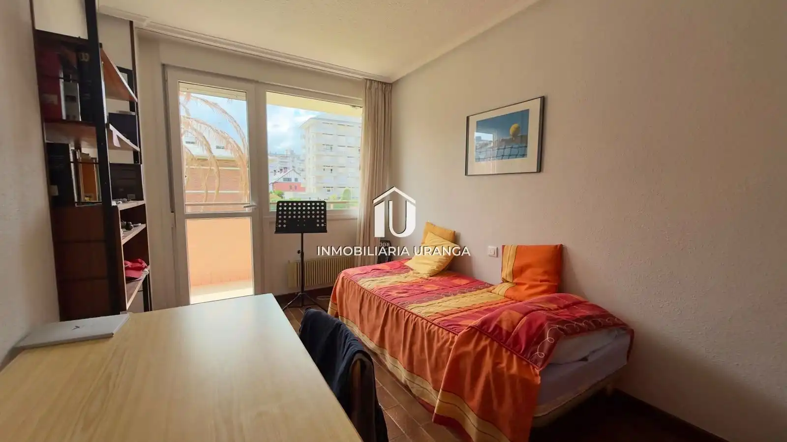 Habitación de Piso en venta en Laredo con Calefacción, Terraza y Piscina comunitaria